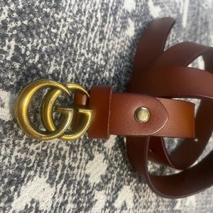 ‘GG’ logo belt.